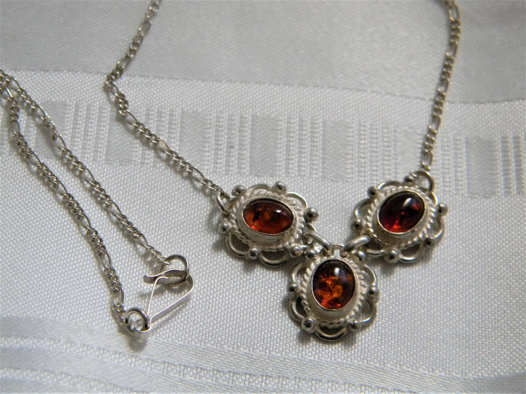 j712 Stunning Amber Necklace in Sterling Silver with Figaro Chain
