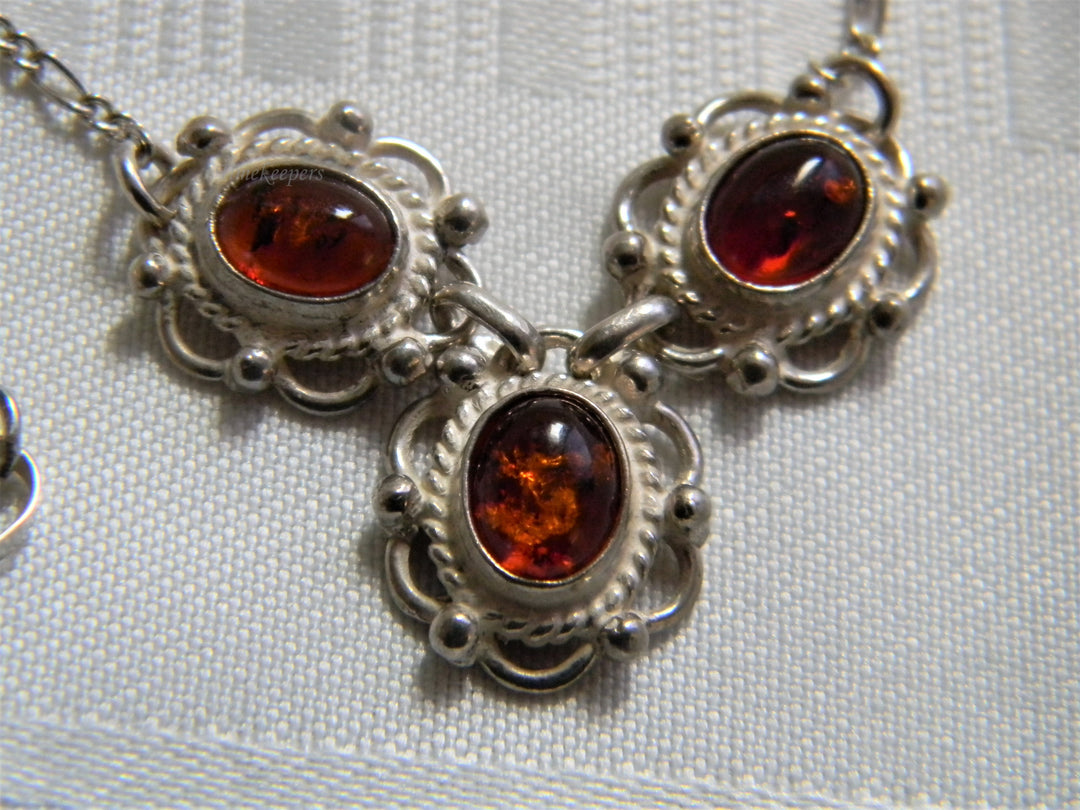 j712 Stunning Amber Necklace in Sterling Silver with Figaro Chain