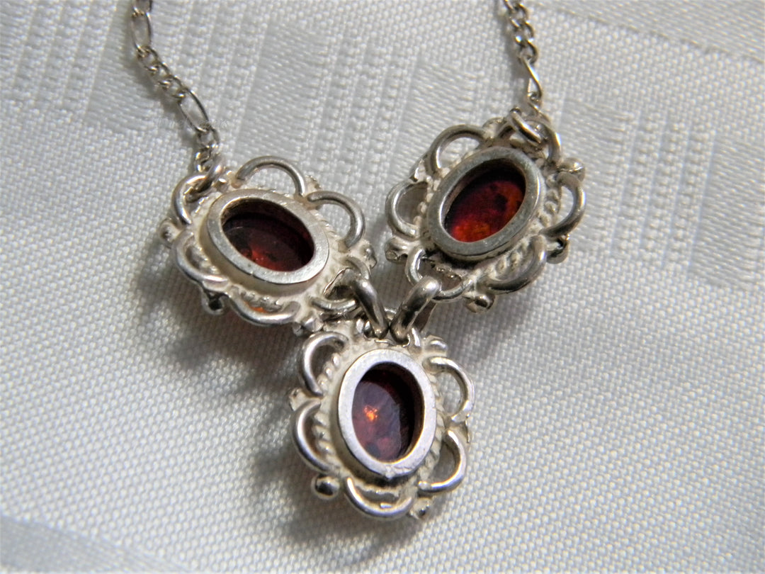 j712 Stunning Amber Necklace in Sterling Silver with Figaro Chain