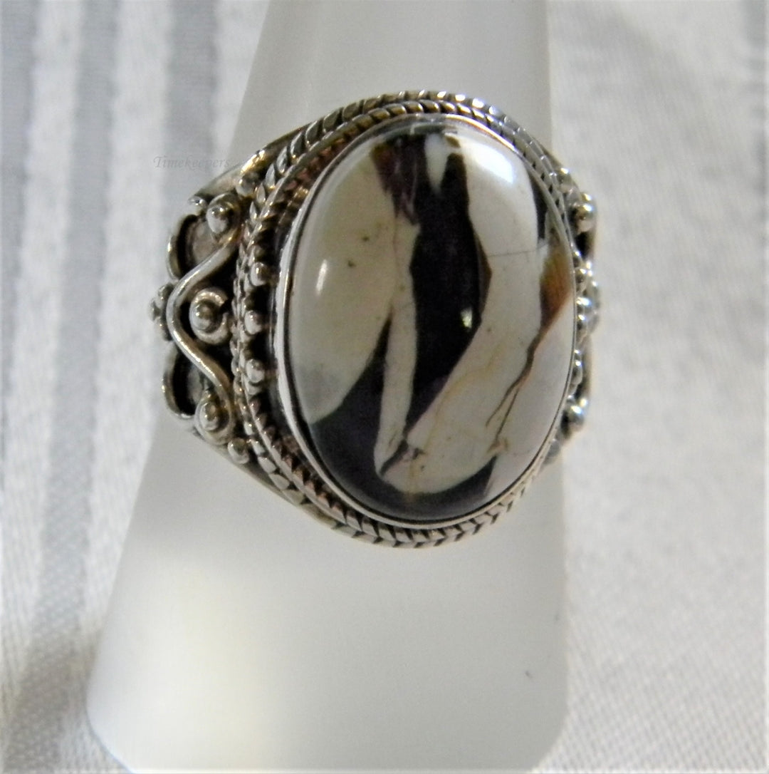 h957 Vintage Sterling Silver Ring with Cabochon Obsidian Black and White