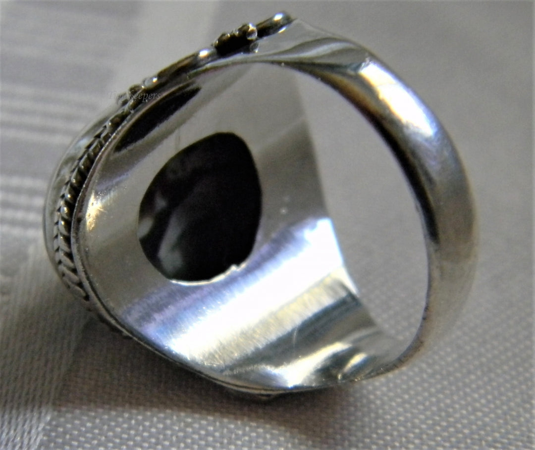 h957 Vintage Sterling Silver Ring with Cabochon Obsidian Black and White