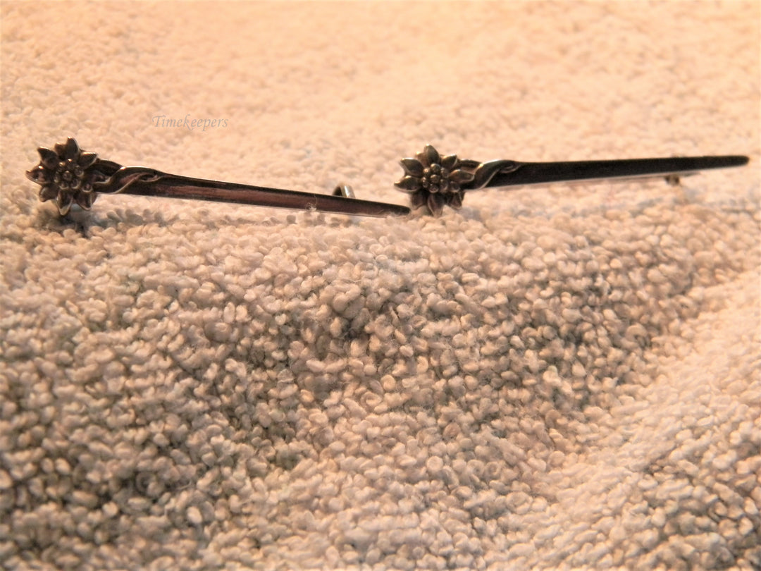 j729 Pair of Vintage 800 Silver Long Stem Flower Brooches
