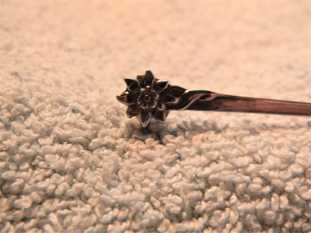 j729 Pair of Vintage 800 Silver Long Stem Flower Brooches