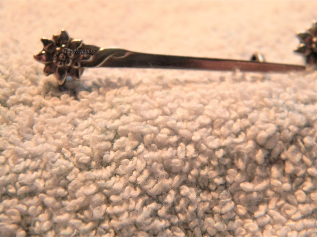 j729 Pair of Vintage 800 Silver Long Stem Flower Brooches