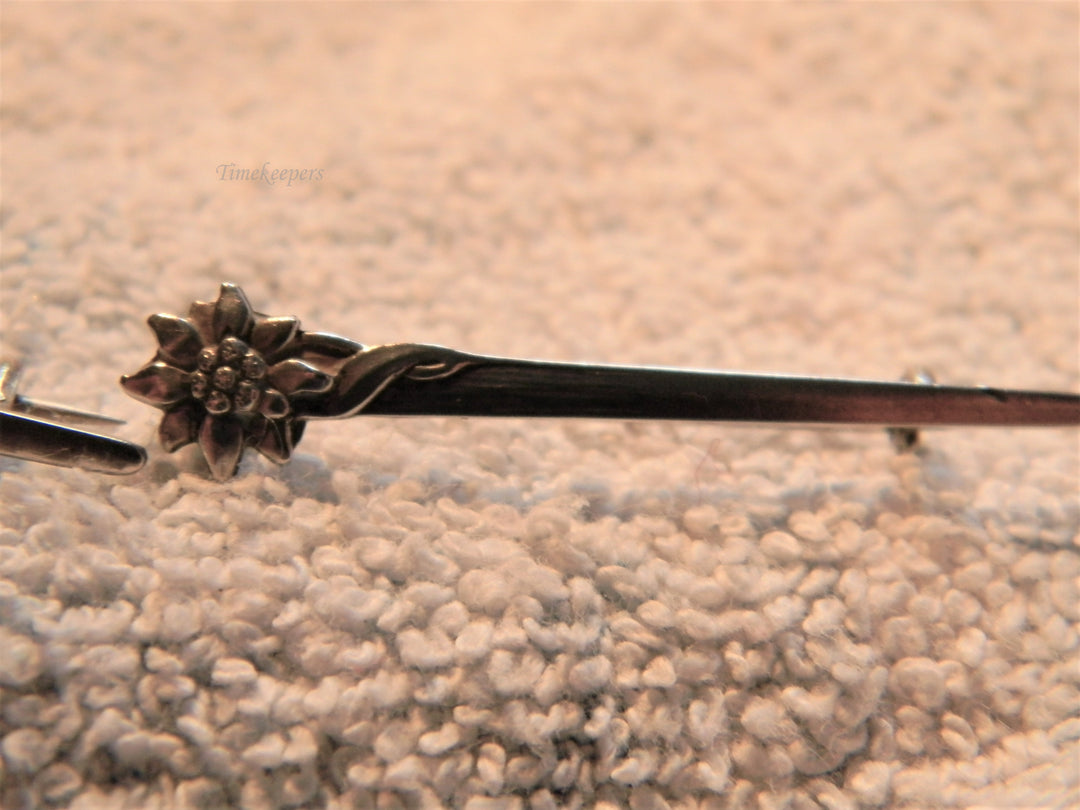 j729 Pair of Vintage 800 Silver Long Stem Flower Brooches