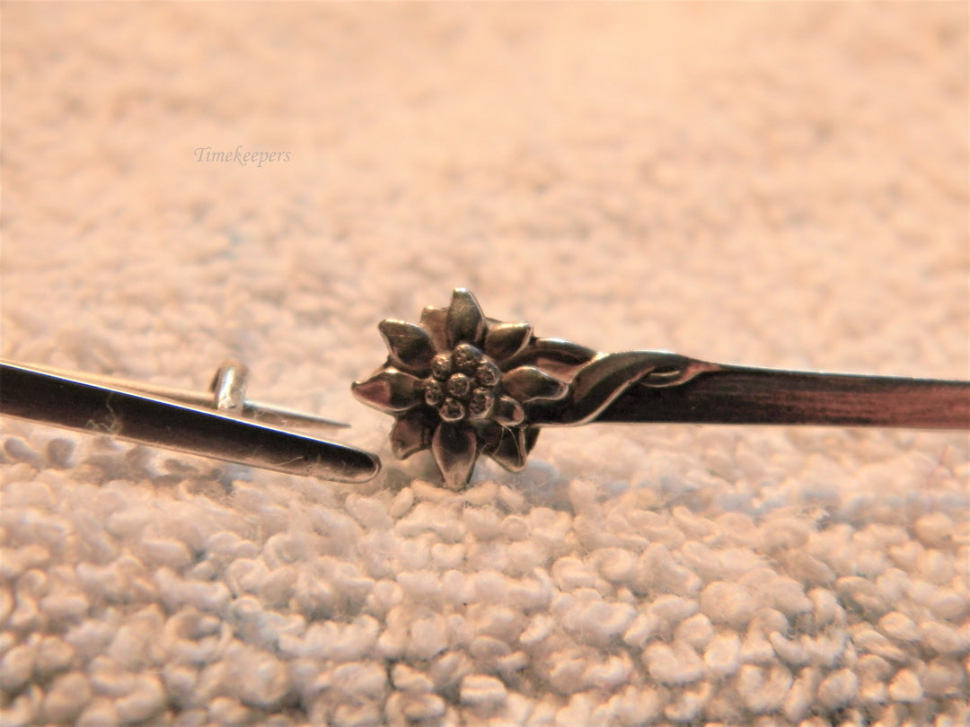 j729 Pair of Vintage 800 Silver Long Stem Flower Brooches