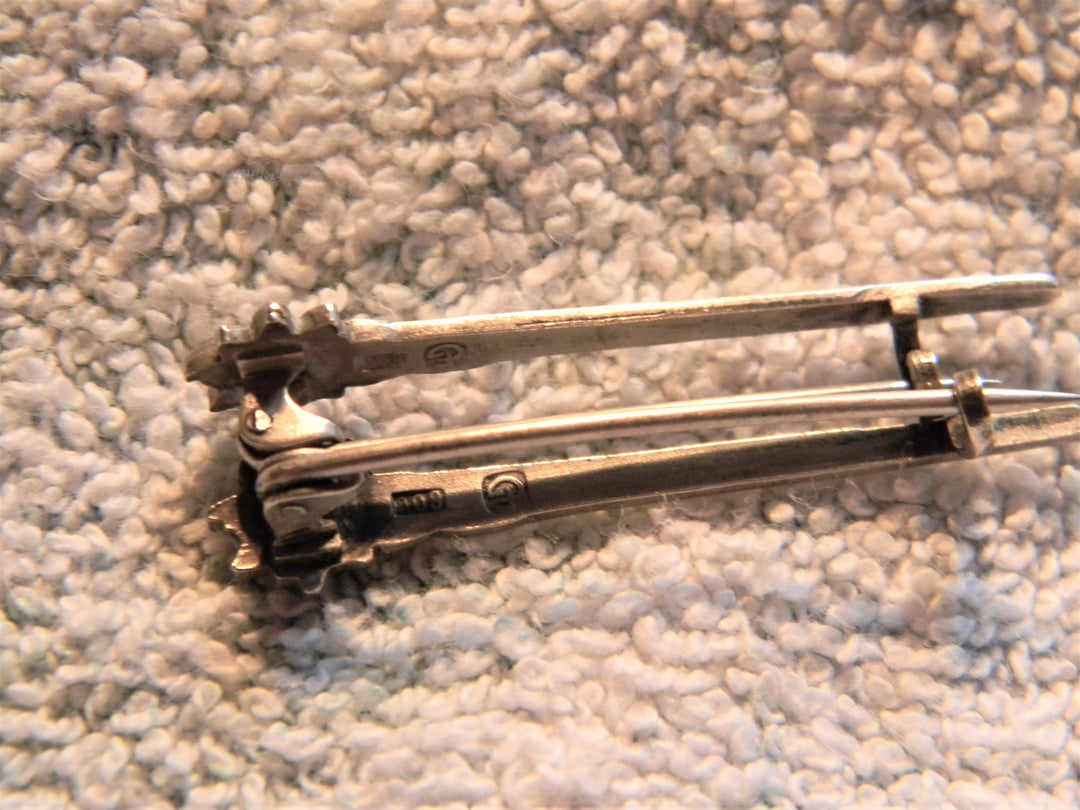 j729 Pair of Vintage 800 Silver Long Stem Flower Brooches