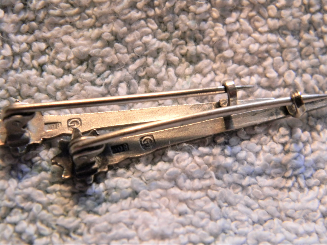 j729 Pair of Vintage 800 Silver Long Stem Flower Brooches