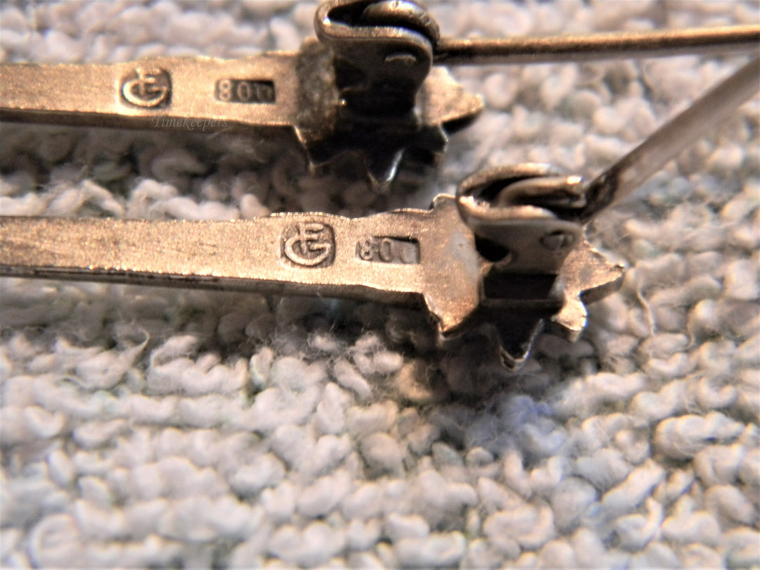 j729 Pair of Vintage 800 Silver Long Stem Flower Brooches