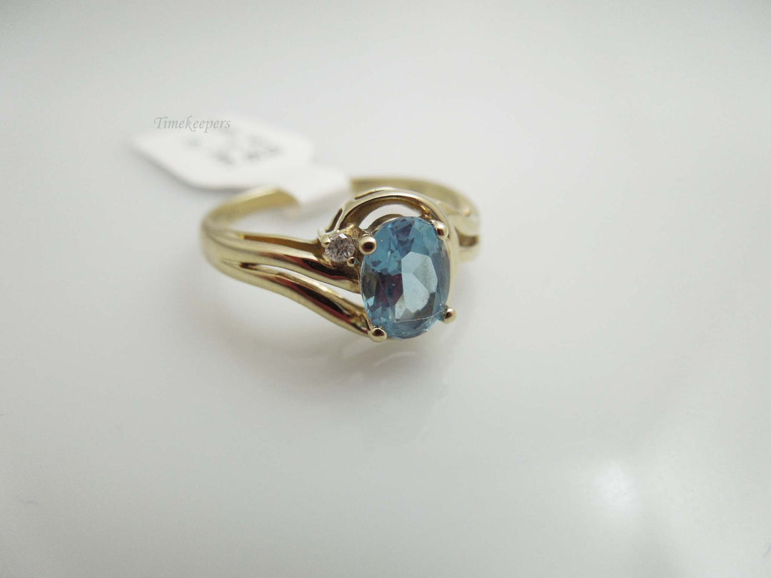 g622 Beautiful Ladies 14kt Yellow Gold Blue Topaz and Diamond Ring Size 6