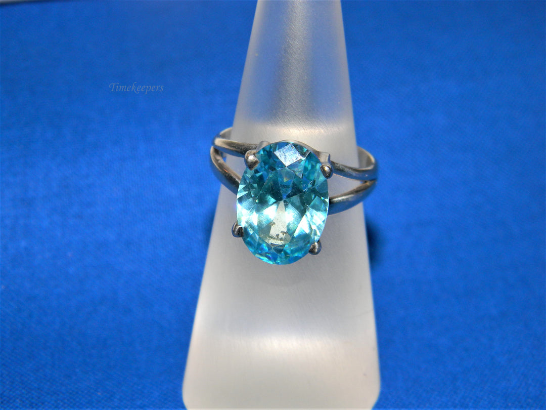 j738 Beautiful Vintage Sterling Silver Ring with an Aqua Oval Stone Size 5.75