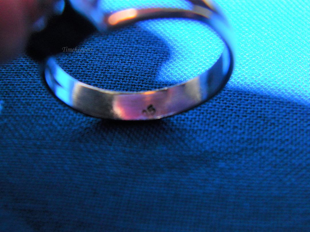 j738 Beautiful Vintage Sterling Silver Ring with an Aqua Oval Stone Size 5.75