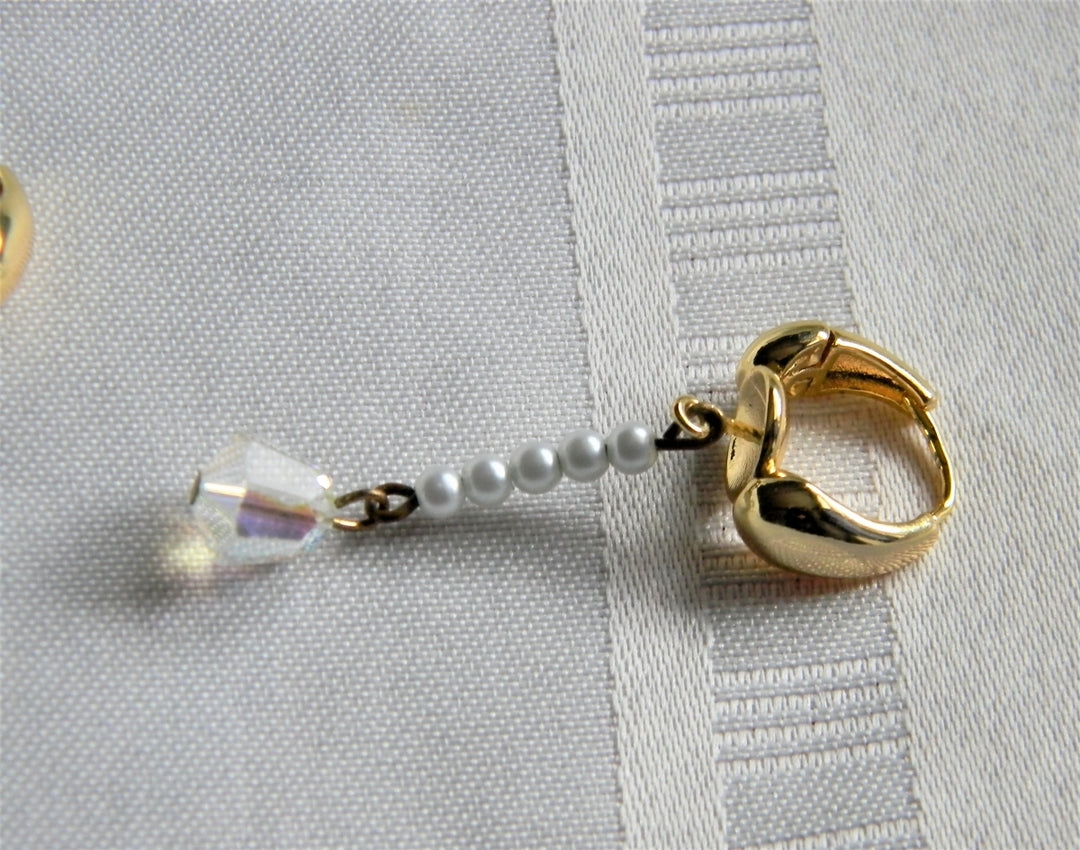 h977 Beautiful Gold Tone Dangle Earrings with Faux Pearls and Crystal Stones