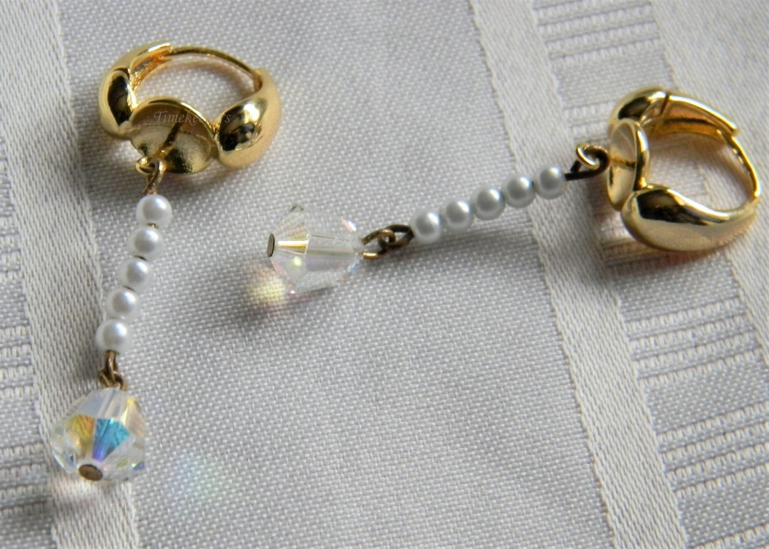 h977 Beautiful Gold Tone Dangle Earrings with Faux Pearls and Crystal Stones