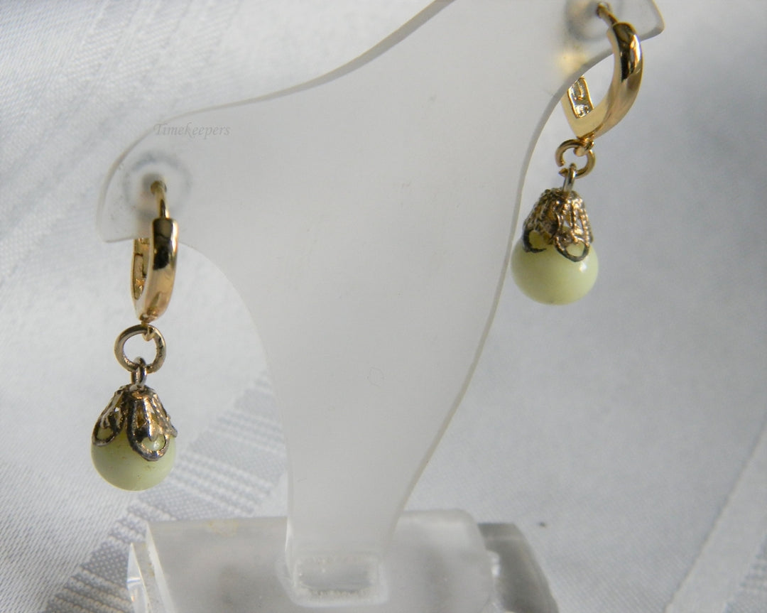 h978 Beautiful Gold Tone Dangle Earrings with Pale Yellow stones
