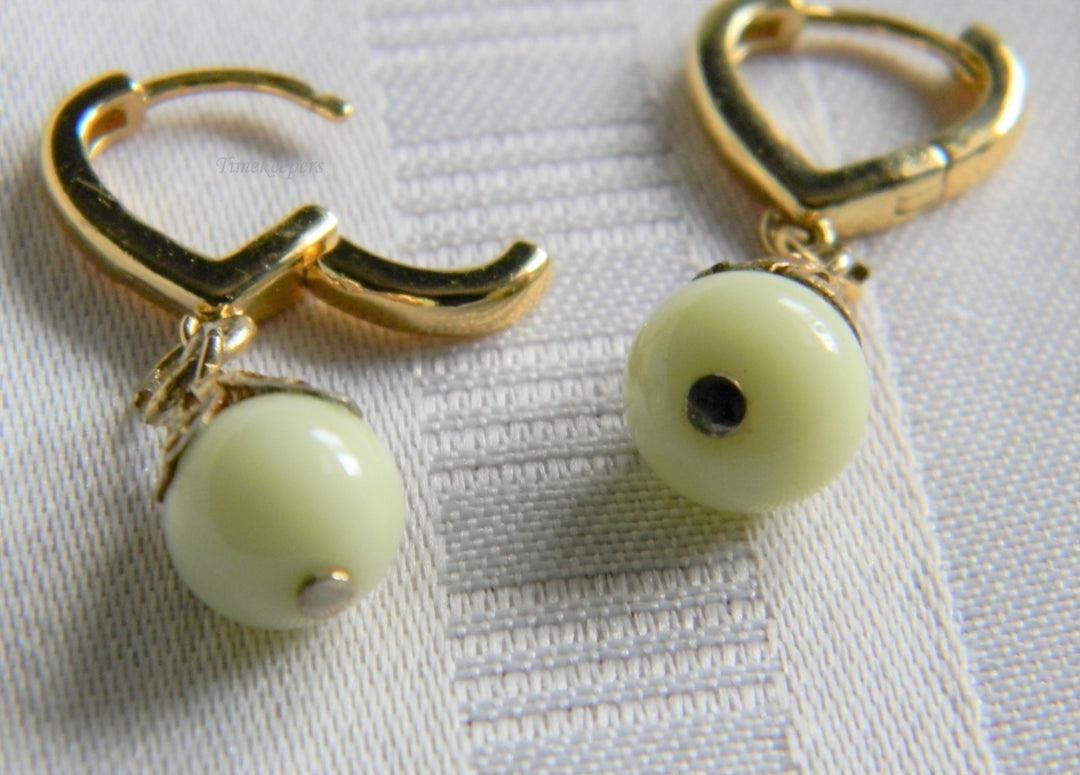 h978 Beautiful Gold Tone Dangle Earrings with Pale Yellow stones