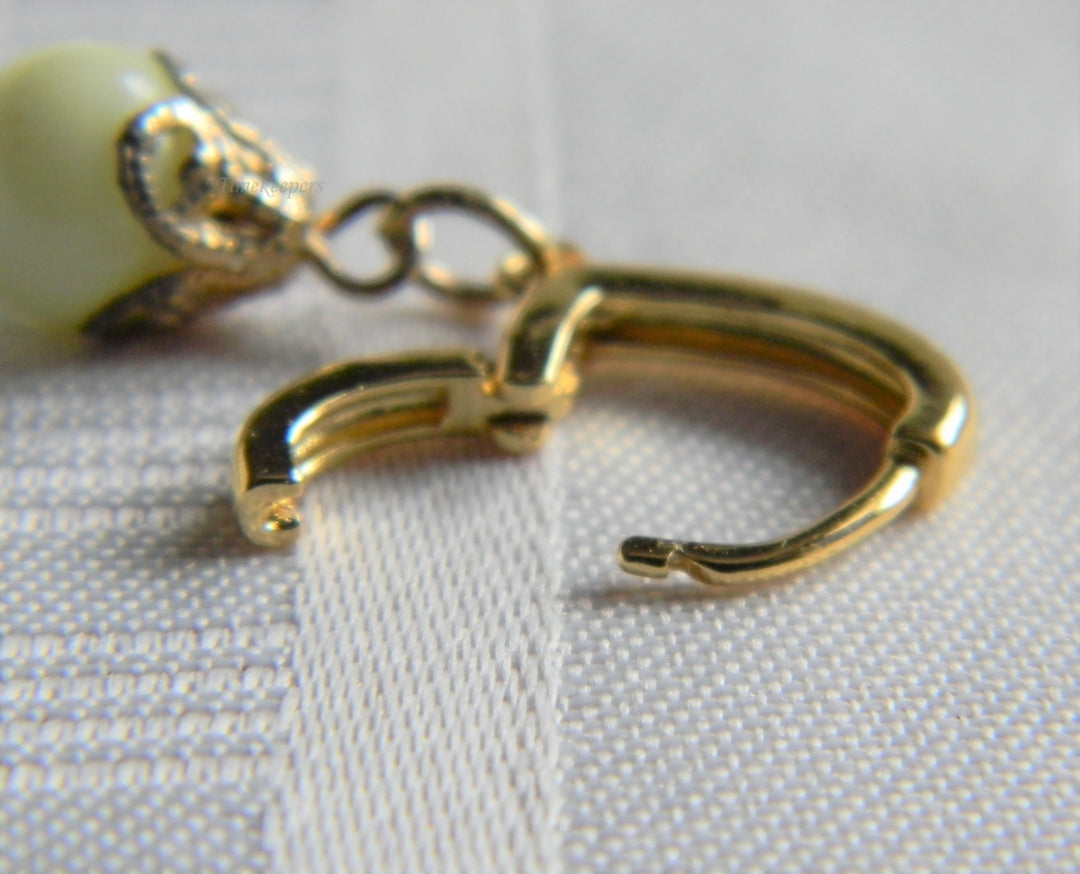 h978 Beautiful Gold Tone Dangle Earrings with Pale Yellow stones