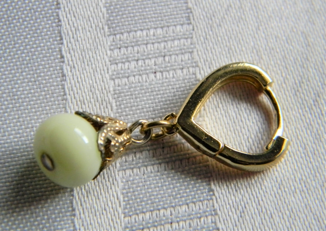 h978 Beautiful Gold Tone Dangle Earrings with Pale Yellow stones