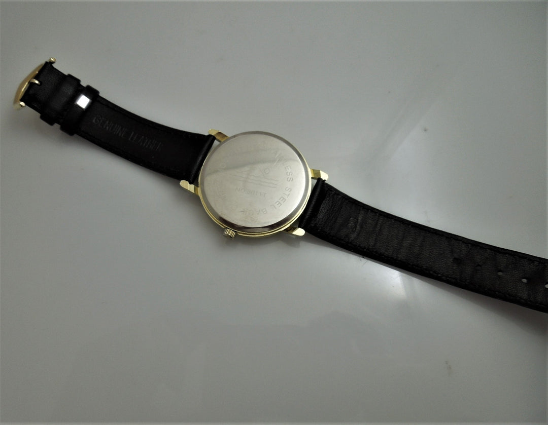 h671 Handsome Geneva Quartz Water Resistant Watch Gold Tone with Stainless Back