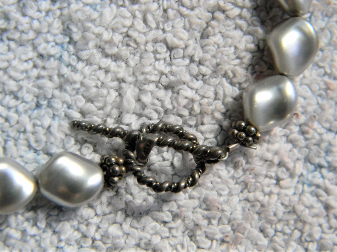 j766 Lovely Gray Plastic Bead Necklace with Toggle Clasp &amp; Silver tone Cross