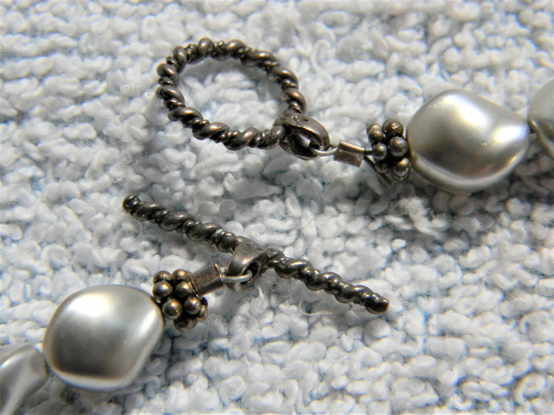 j766 Lovely Gray Plastic Bead Necklace with Toggle Clasp &amp; Silver tone Cross