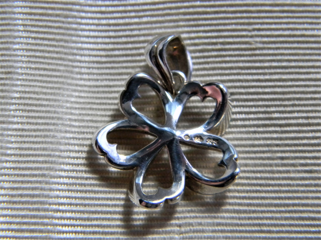 j770 Pretty Preowned Flower Pendant in Sterling Silver with Heart Petals