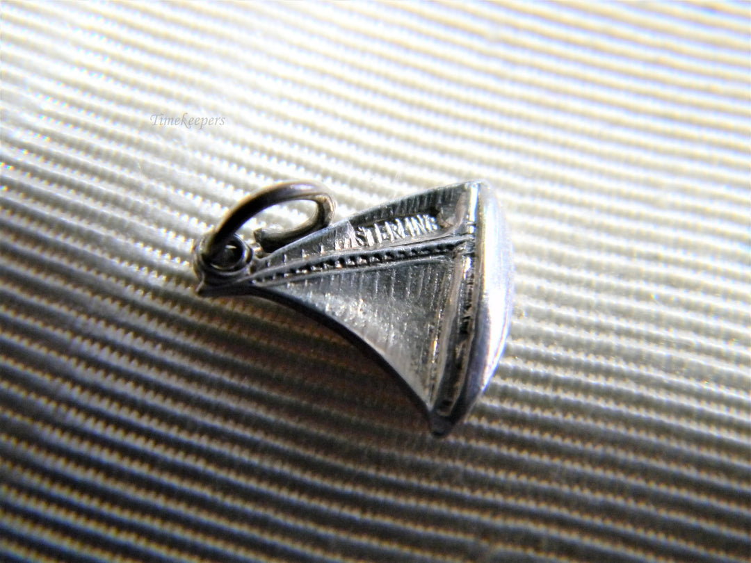 j775 Vintage Sterling Silver Small Sail Boat Charm /Pendant