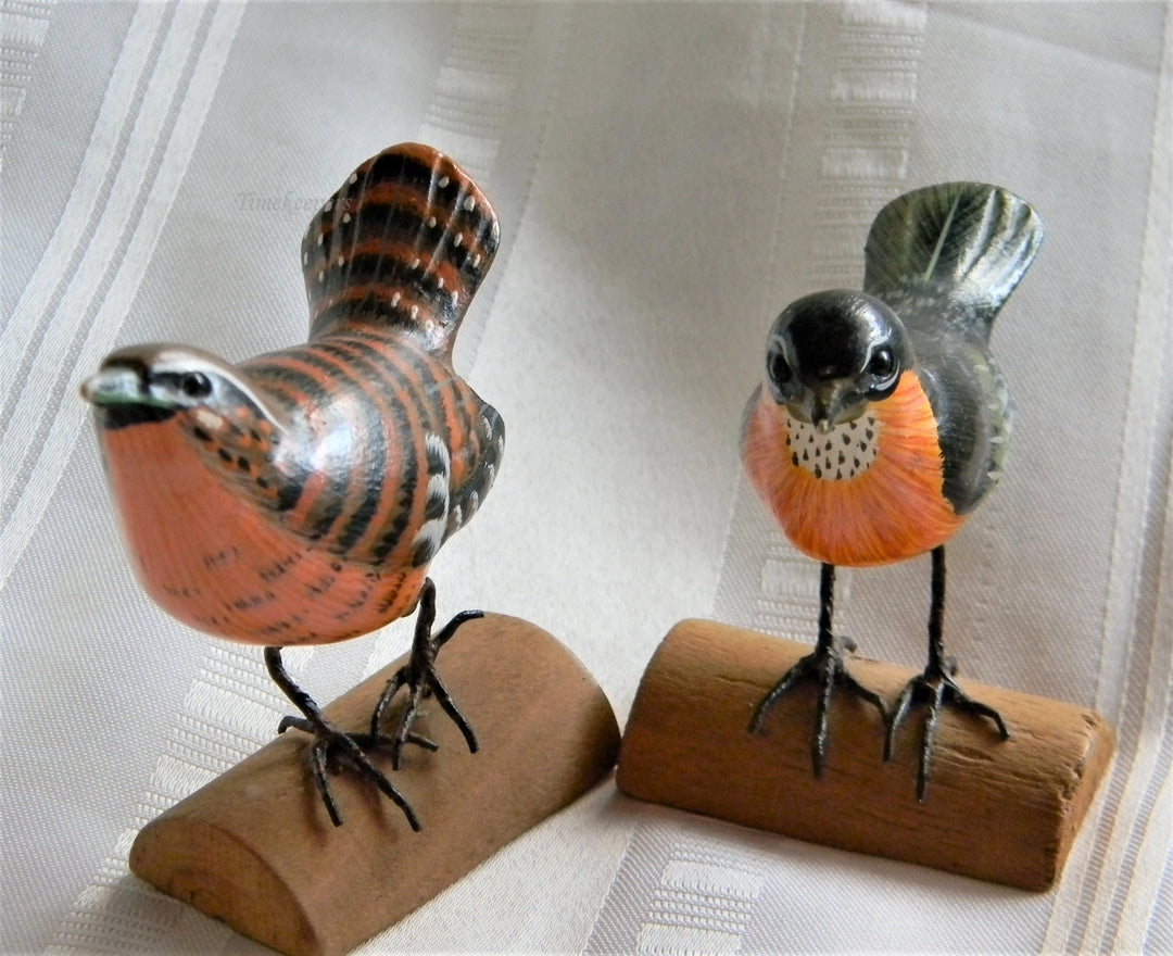 p006 Great Vintage Pair of Painted Birds on Wood Stands