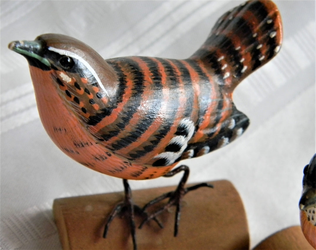 p006 Great Vintage Pair of Painted Birds on Wood Stands
