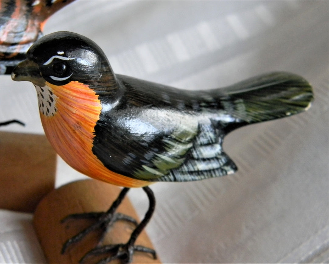 p006 Great Vintage Pair of Painted Birds on Wood Stands