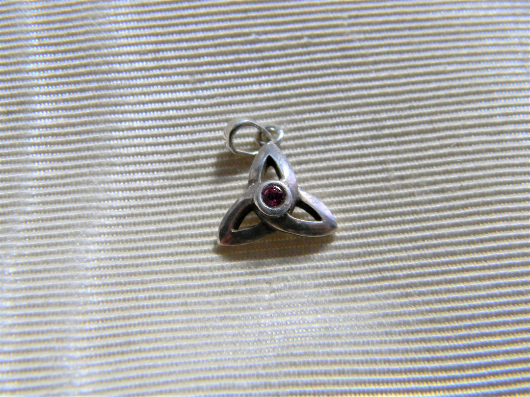 j778 Vintage Sterling Silver Pendant with Red Center Stone
