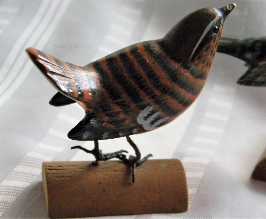 p006 Great Vintage Pair of Painted Birds on Wood Stands