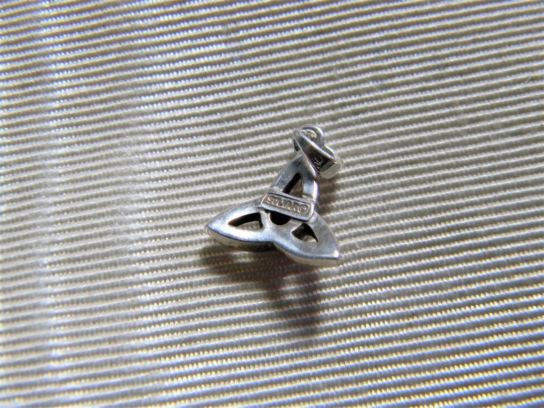 j778 Vintage Sterling Silver Pendant with Red Center Stone