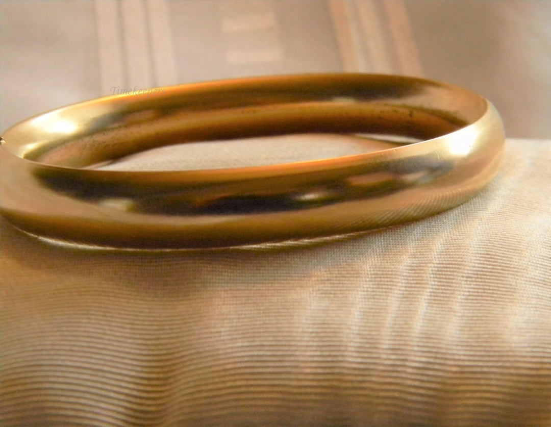 p011 Stunning Gold Filled Hinged Bangle Bracelet with Amethyst Stones