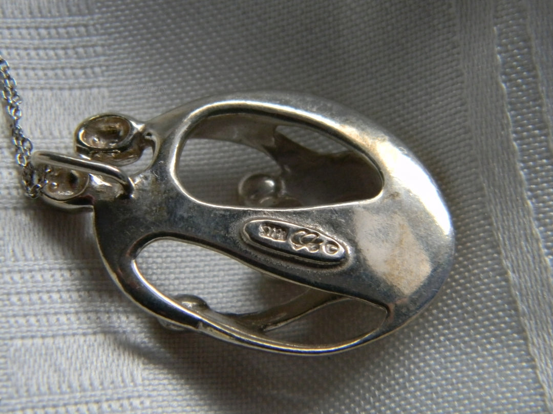 p017 Beautiful 925 Sterling Silver Family Pendant with 3 Children on Rolo chain