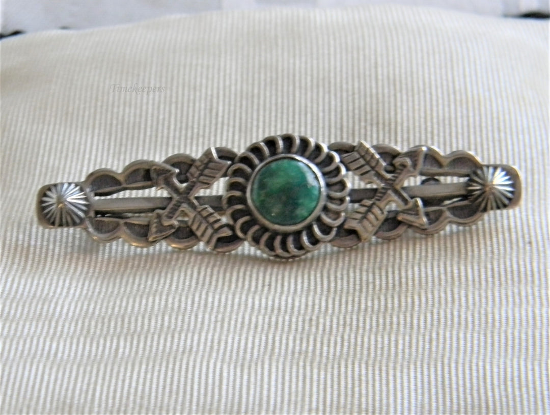 p024 Gorgeous Sterling Silver Brooch with Center Green Malachite