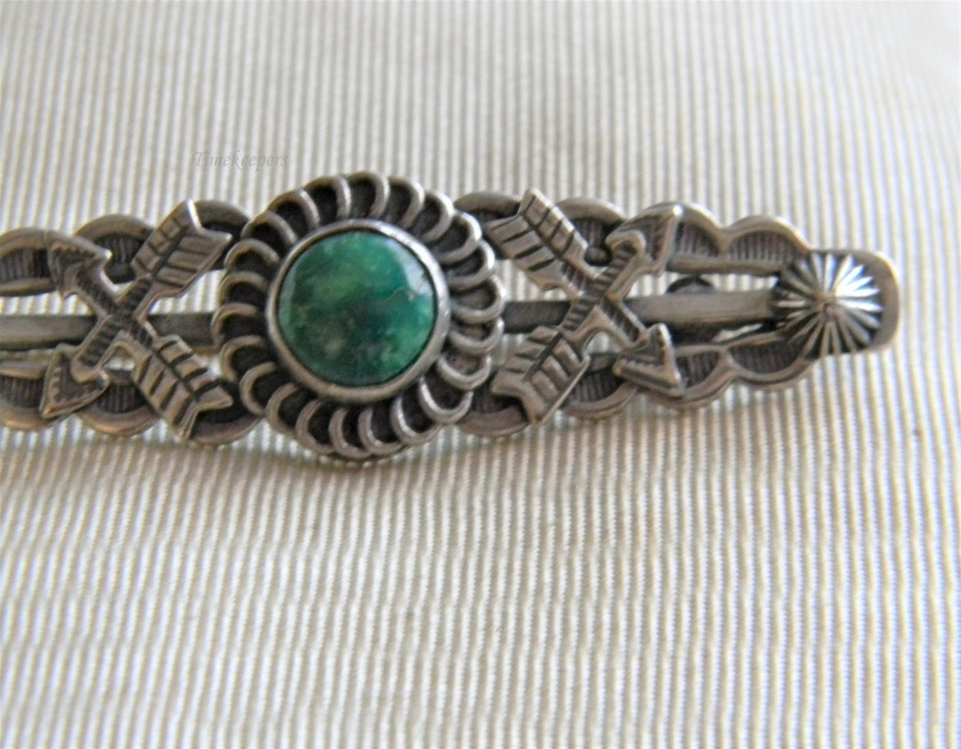 p024 Gorgeous Sterling Silver Brooch with Center Green Malachite