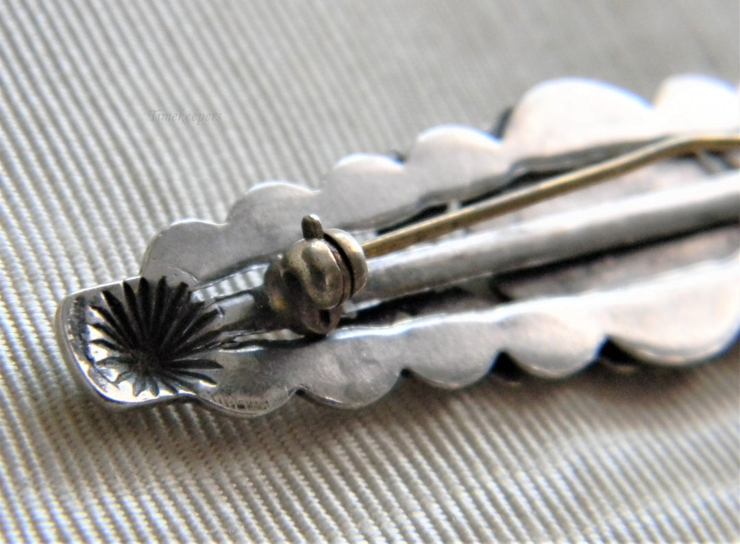 p024 Gorgeous Sterling Silver Brooch with Center Green Malachite