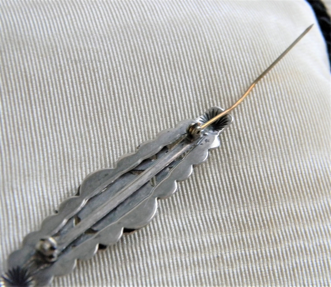 p024 Gorgeous Sterling Silver Brooch with Center Green Malachite