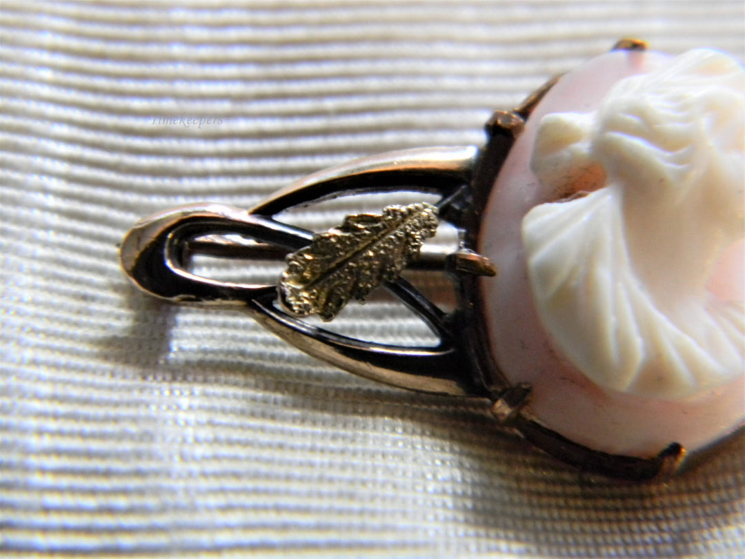 j796 Pretty Vintage Gold Filled Cameo Brooch in Pink with Leaves