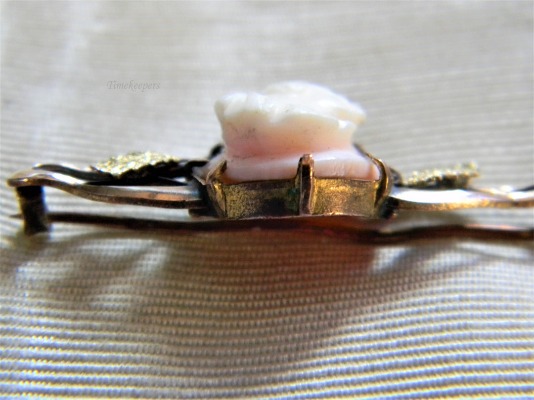 j796 Pretty Vintage Gold Filled Cameo Brooch in Pink with Leaves