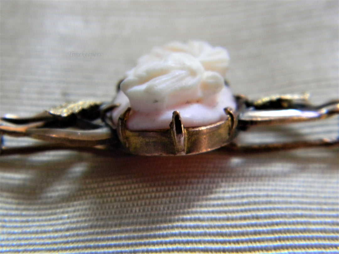 j796 Pretty Vintage Gold Filled Cameo Brooch in Pink with Leaves