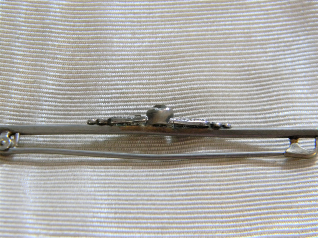 j798 Pretty Vintage Silver Tone Bar Brooch with Center Clear Stone