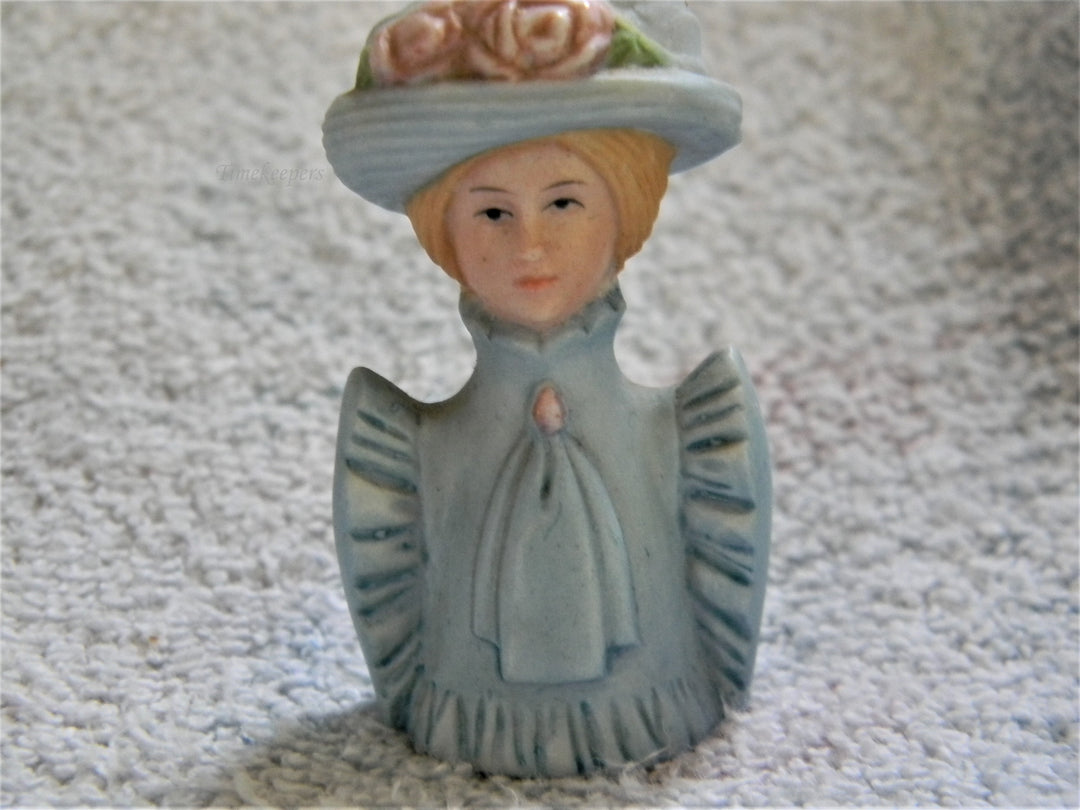 j806 Beautiful Avon 1982 Victorian Lady with Hat Bisque Thimble