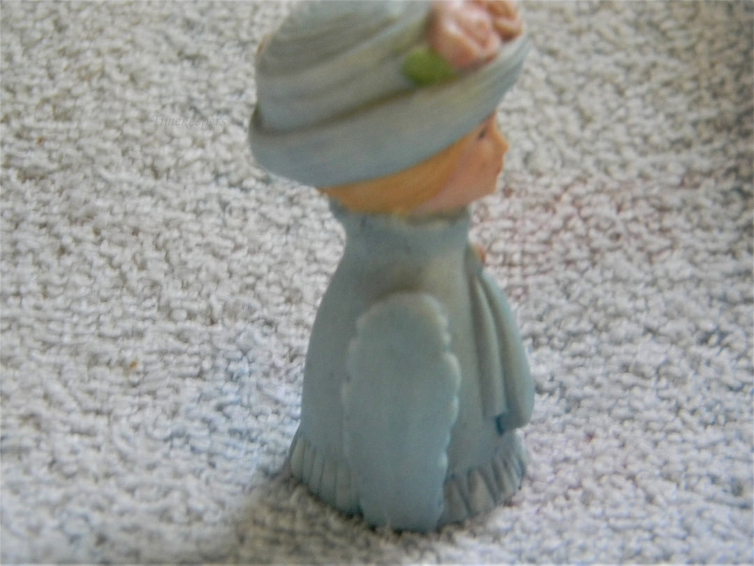 j806 Beautiful Avon 1982 Victorian Lady with Hat Bisque Thimble