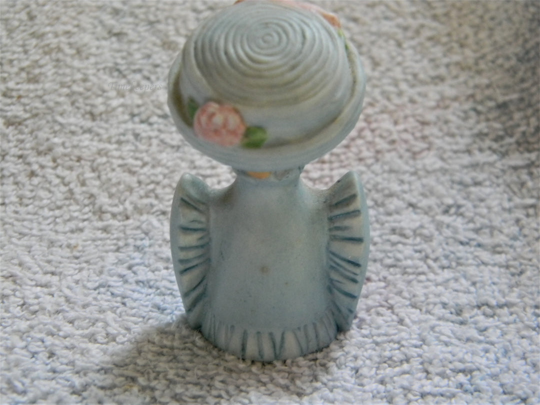 j806 Beautiful Avon 1982 Victorian Lady with Hat Bisque Thimble