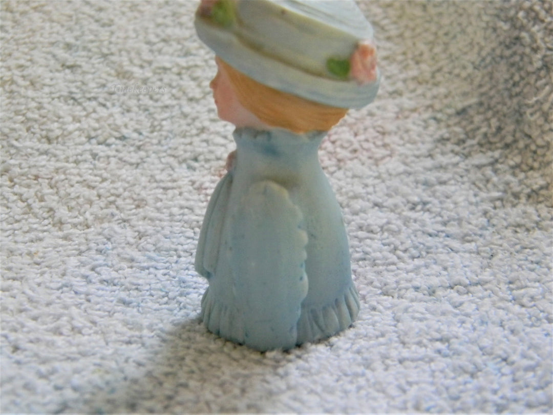 j806 Beautiful Avon 1982 Victorian Lady with Hat Bisque Thimble