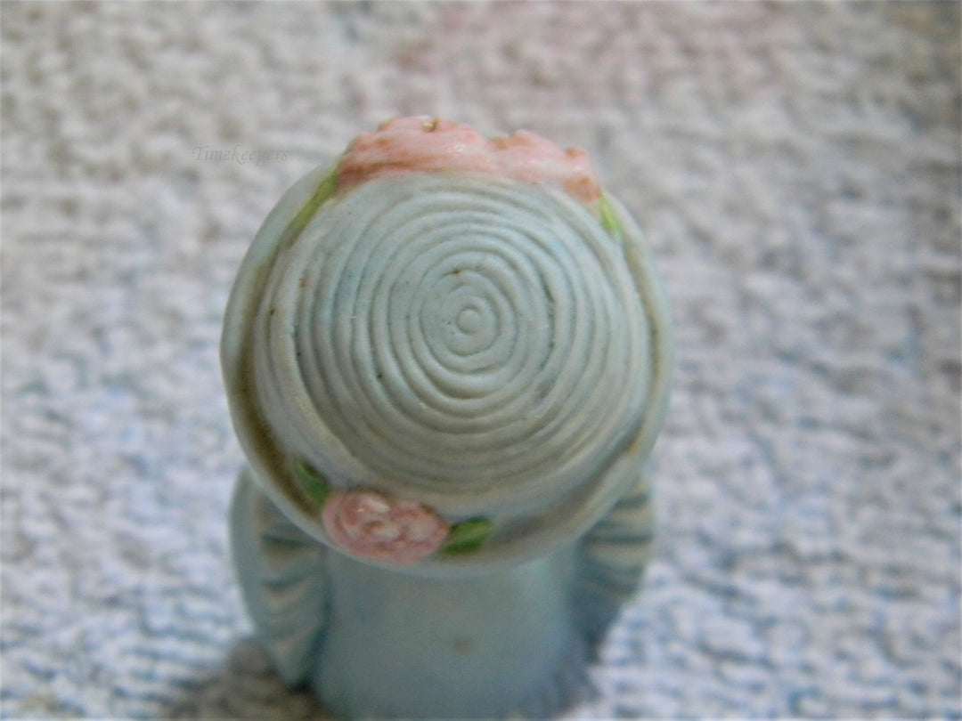 j806 Beautiful Avon 1982 Victorian Lady with Hat Bisque Thimble
