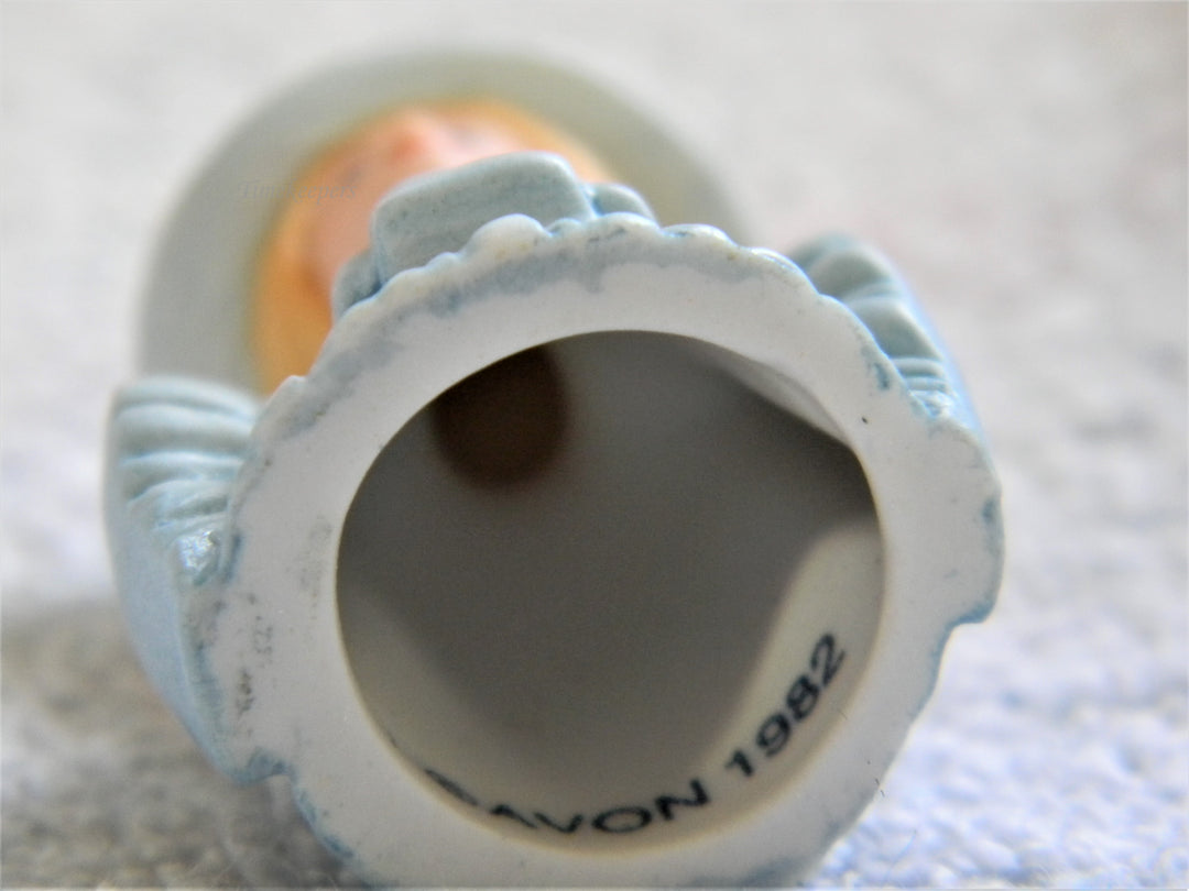 j806 Beautiful Avon 1982 Victorian Lady with Hat Bisque Thimble