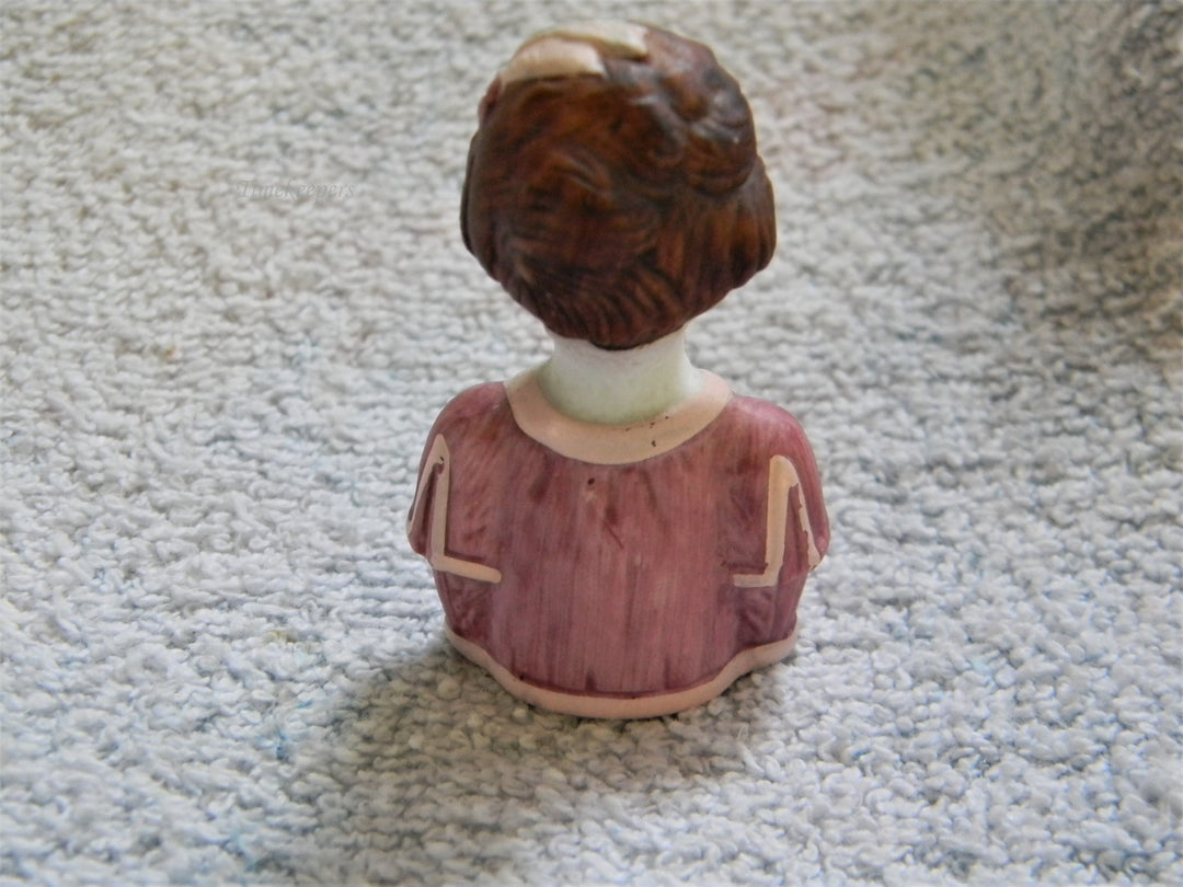 j807 Beautiful Avon 1982 Lady in Pinks with Feathers in Her Hair Bisque Thimble